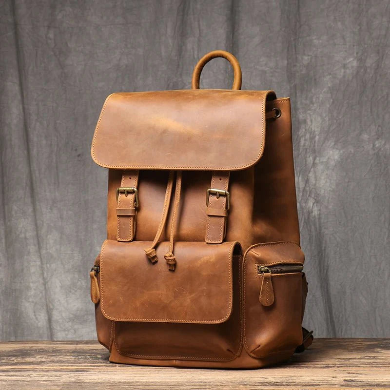 sac-a-dos-rectangulaire-cuir-patine-ambiance-vintage-baroudeur