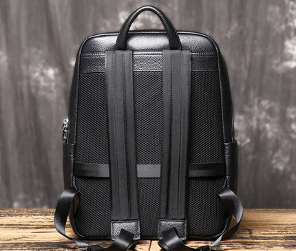 sac-a-dos-noir-structure-avec-compartiment-special-portable