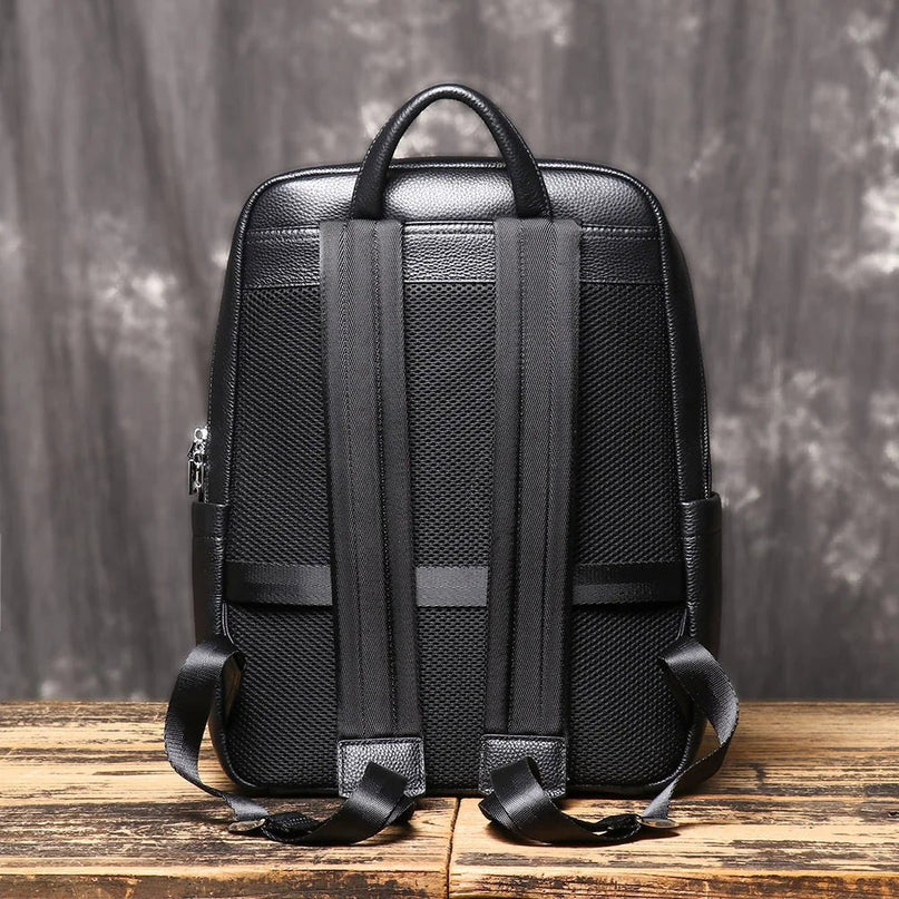 sac-a-dos-noir-structure-avec-compartiment-special-portable