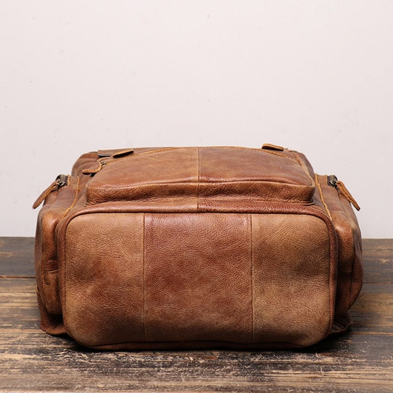 sac-baroudeur-cuir-brun-poches-multiples-design-retro-robuste