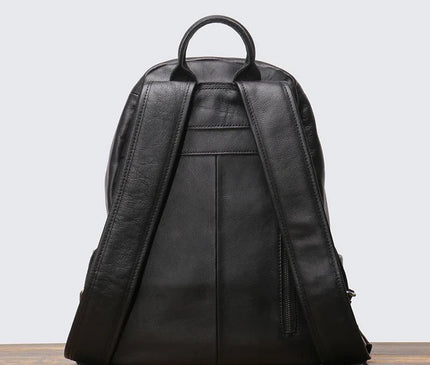 sac-a-dos-noir-minimaliste-poches-laterales