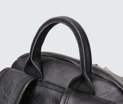 sac-a-dos-noir-minimaliste-poches-laterales