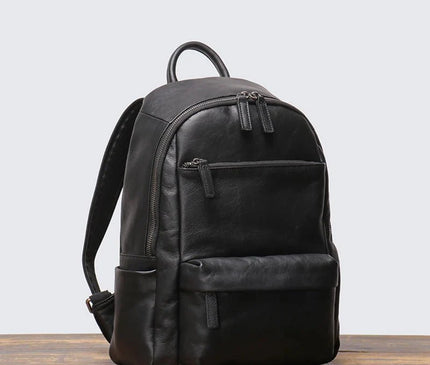 sac-a-dos-noir-minimaliste-poches-laterales