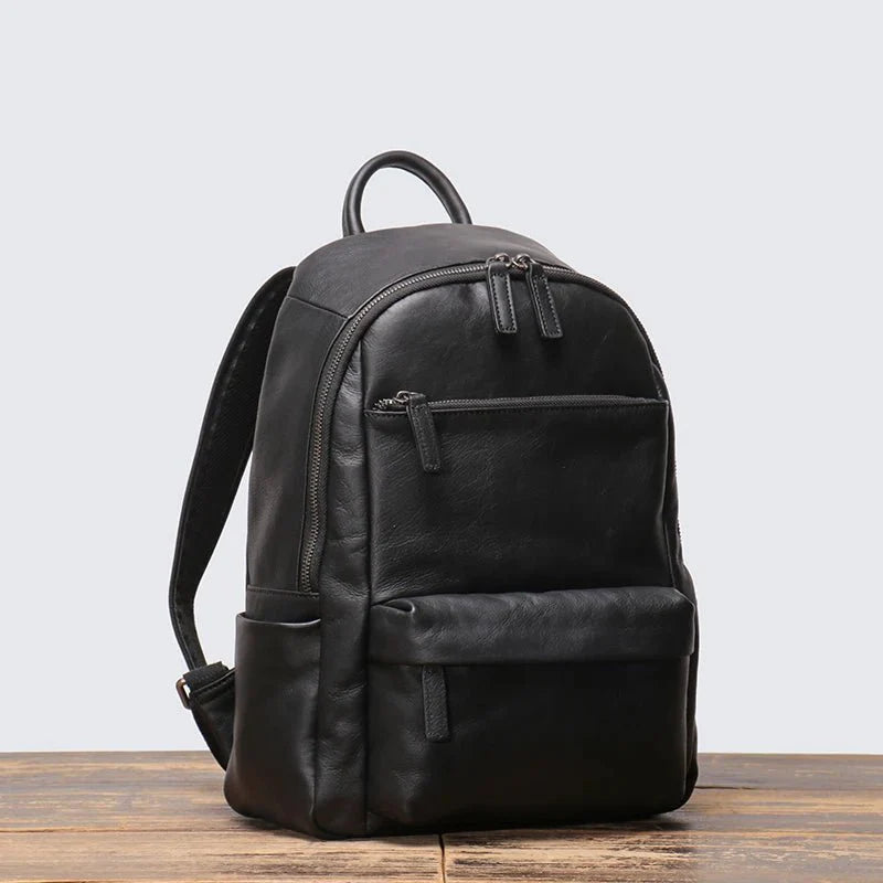 sac-a-dos-noir-minimaliste-poches-laterales