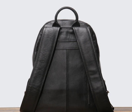 sac-a-dos-noir-minimaliste-poches-laterales