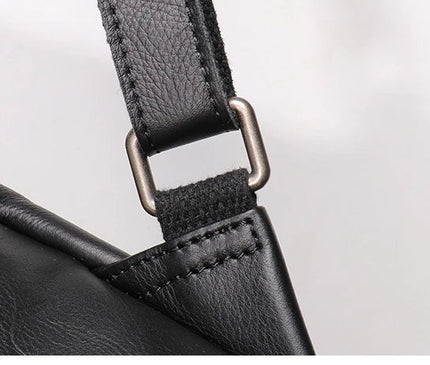 sac-a-dos-noir-minimaliste-poches-laterales