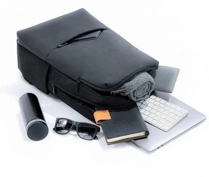sac-a-dos-compact-rectangulaire-minimaliste-noir-uni
