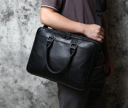 sac-a-main-noir-structure-ligne-horizontale-professionnelle