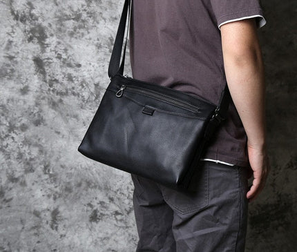 sac-bandouliere-noir-rectangulaire-avec-poche-zipped
