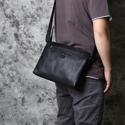 sac-bandouliere-noir-rectangulaire-avec-poche-zipped