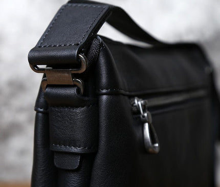 sac-bandouliere-noir-rectangulaire-avec-poche-zipped