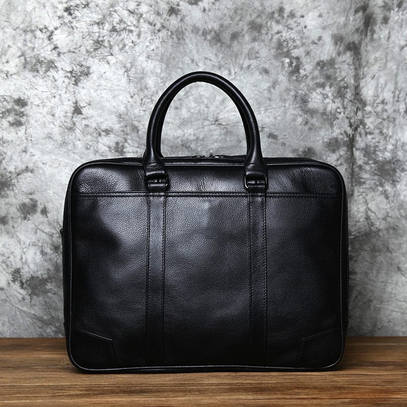 sac-a-main-noir-structure-ligne-horizontale-professionnelle