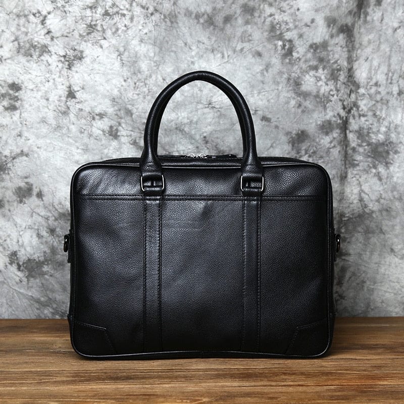 sac-a-main-noir-structure-ligne-horizontale-professionnelle