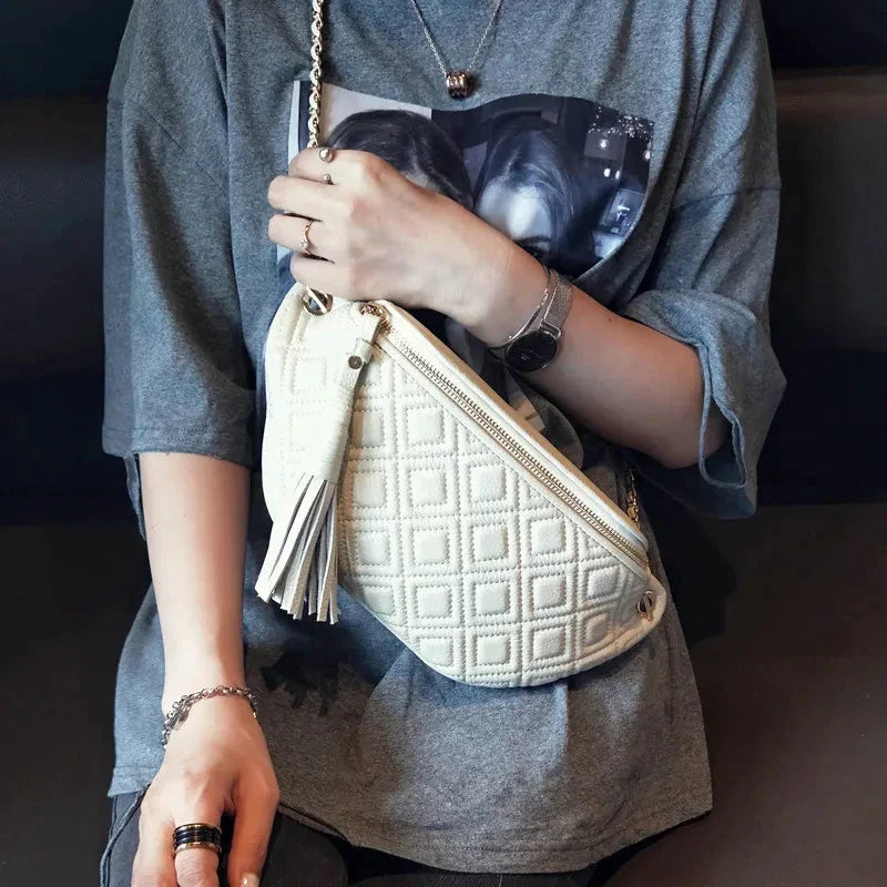 sac-banane-bleu-matelasse-zip-dore-pompon
