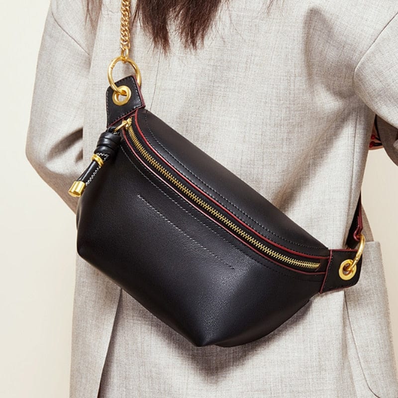 sac-banane-compact-noir-details-dores-chaine-amovible