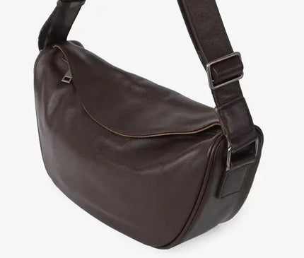 sac-banane-arrondi-design-minimaliste-urbain