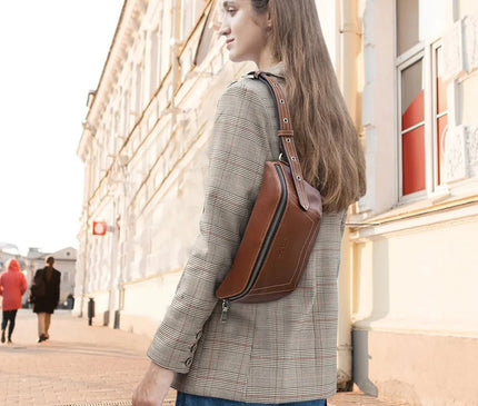 sac-banane-compact-marron-chaine-metallique