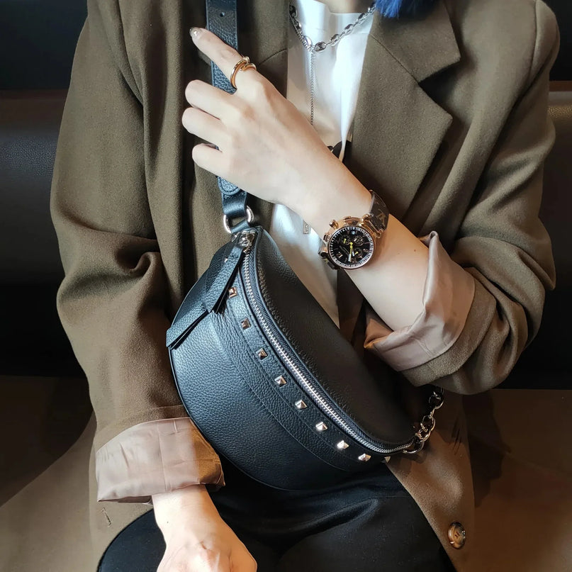 sac-banane-noir-cloute-sangle-reglable