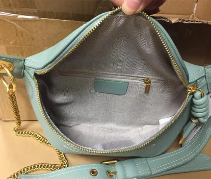 sac-banane-rose-pastel-chaine-doree