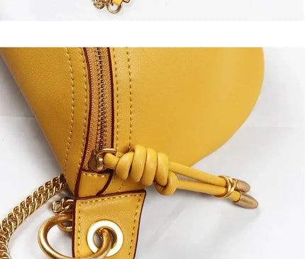 sac-banane-rose-pastel-chaine-doree