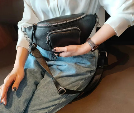 petit-sac-banane-noir-poche-frontale-compact-moderne
