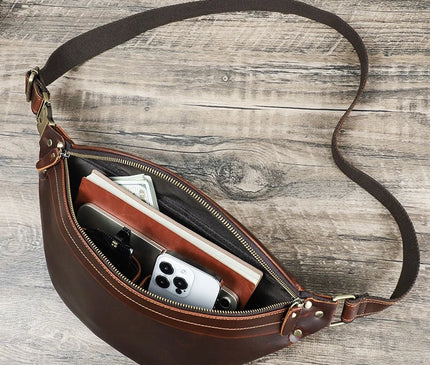 sac-banane-marron-fonce-design-arrondi-vintage