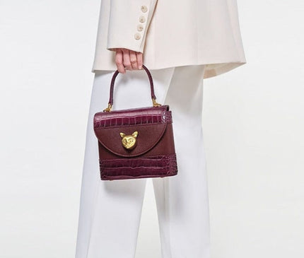 sac-a-main-noir-compact-detail-tete-chat