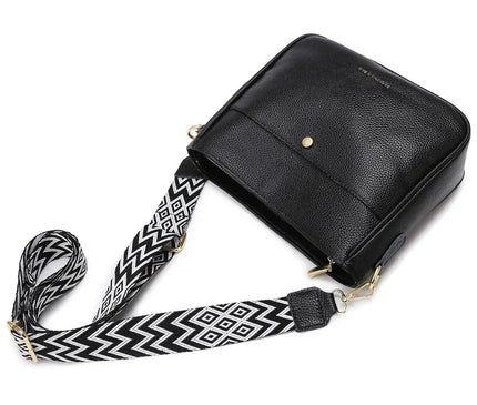 sac-rectangulaire-noir-bandouliere-tissee
