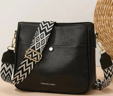 sac-rectangulaire-noir-bandouliere-tissee