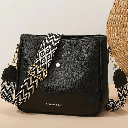 sac-rectangulaire-noir-bandouliere-tissee