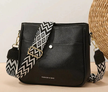 sac-rectangulaire-noir-bandouliere-tissee