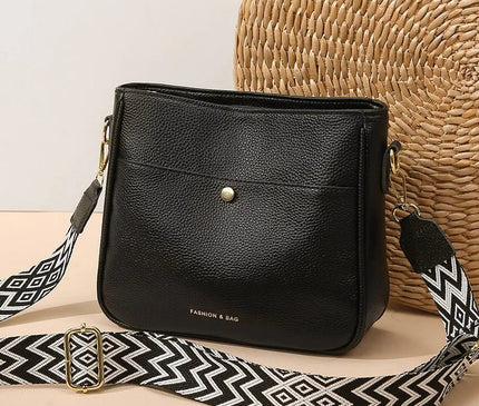 sac-rectangulaire-noir-bandouliere-tissee
