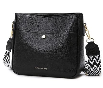 sac-rectangulaire-noir-bandouliere-tissee