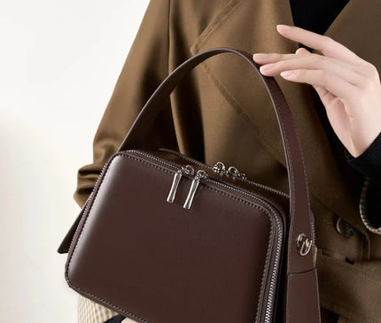 sac-bordeaux-rigide-bandouliere-poignees-argentees