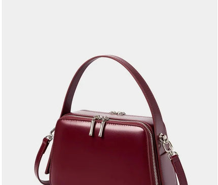 sac-bordeaux-rigide-bandouliere-poignees-argentees