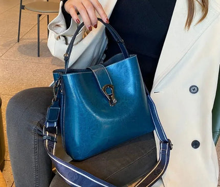 sac-noir-boucle-metallique-sangle-reglable