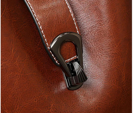 sac-noir-boucle-metallique-sangle-reglable