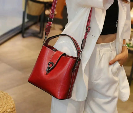 sac-noir-boucle-metallique-sangle-reglable