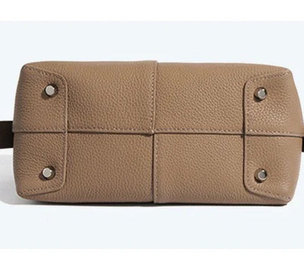 sac-a-main-compact-beige-rabat-minimaliste-bandouliere-ajustable