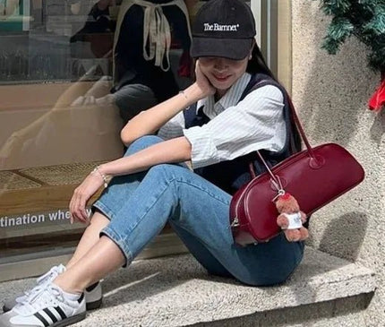 sac-structure-bordeaux-silhouette-allongee-minimaliste