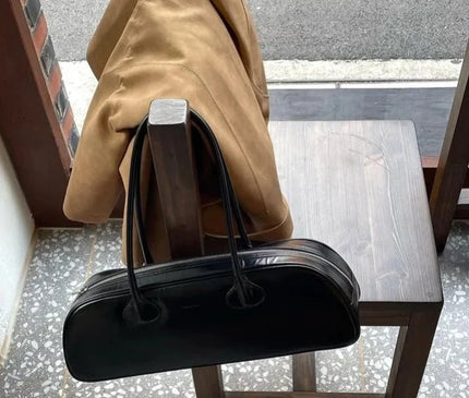 sac-structure-bordeaux-silhouette-allongee-minimaliste