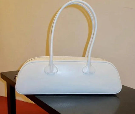 sac-structure-bordeaux-silhouette-allongee-minimaliste