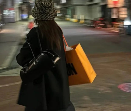 sac-structure-bordeaux-silhouette-allongee-minimaliste