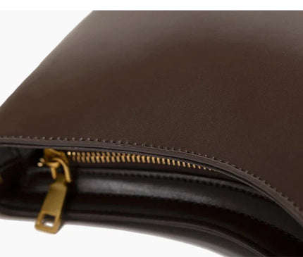 sac-minimaliste-marron-bandouliere-doree