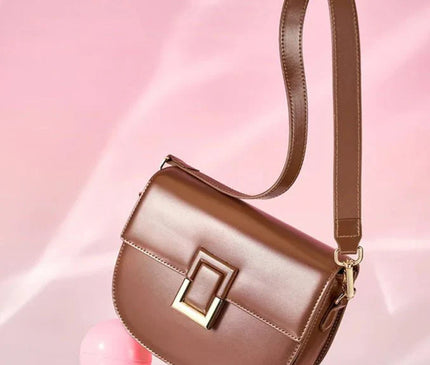 sac-bandouliere-marron-demi-lune-boucle-doree