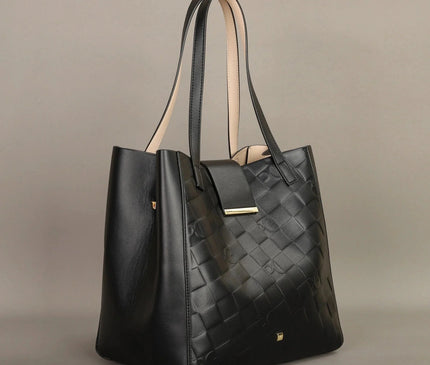 sac-rectangulaire-texture-tressee-boucle-doree