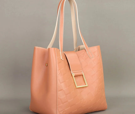 sac-rectangulaire-texture-tressee-boucle-doree