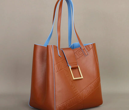 sac-rectangulaire-texture-tressee-boucle-doree