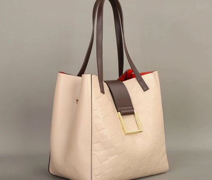 sac-rectangulaire-texture-tressee-boucle-doree