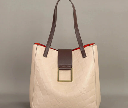 sac-rectangulaire-texture-tressee-boucle-doree